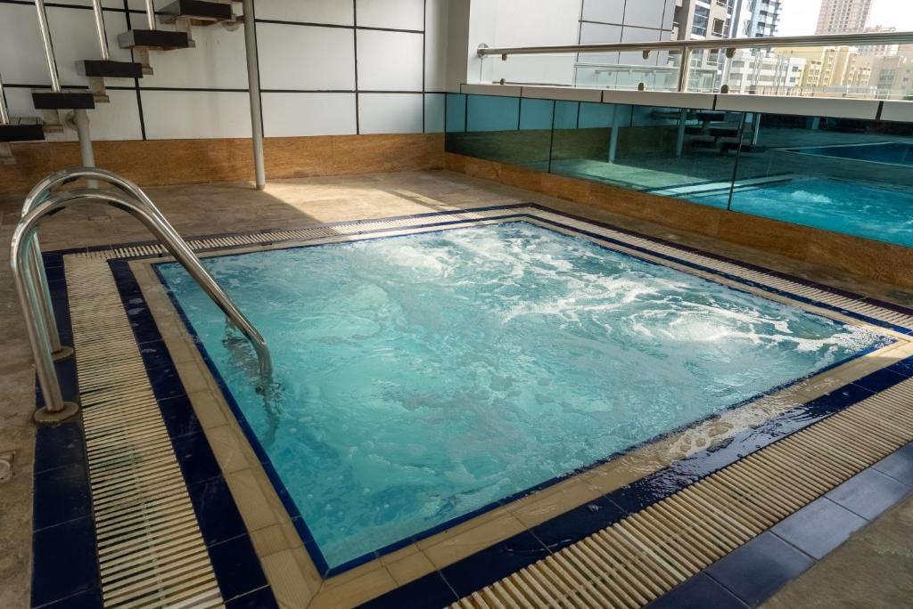 Hot Tub / Jacuzzi / Sauna